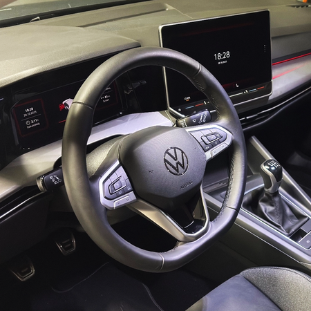 Folia do Volkswagen VW Golf 8 VIII 2024 - 2025 zegary + radio 12.9" MATOWA